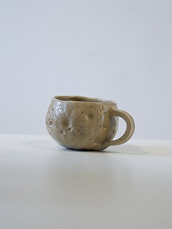 Tasse avec anse 2025 (grès) 24.- chf