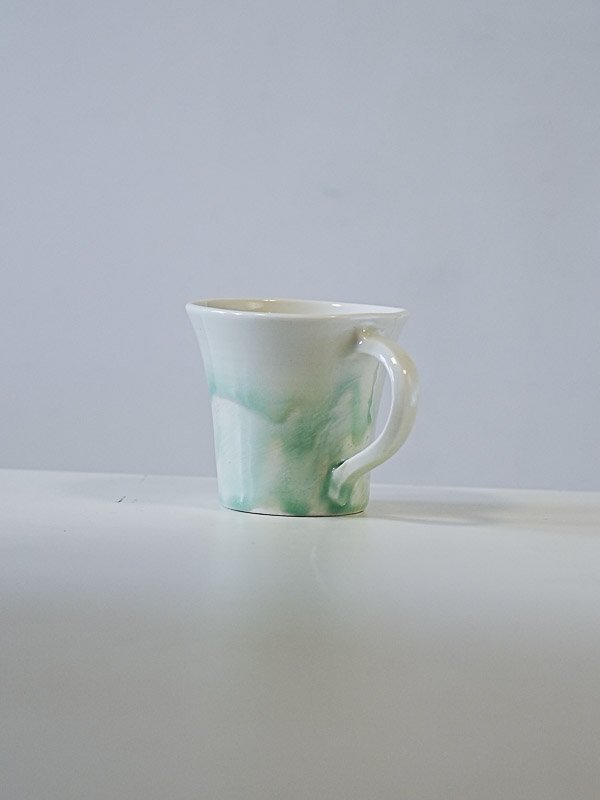 Tasse avec anse 2025 (porcelaine) 26.- chf