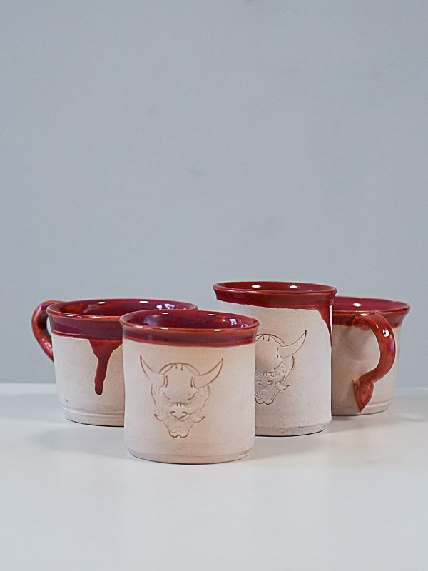 Tasse avec anse 2023 (grès) 24.- chf